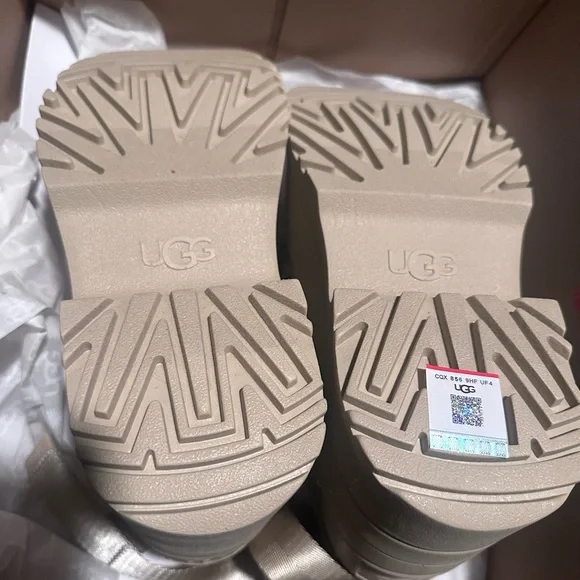 UGG Women's Goldenrise Platform Sandal - Picture 4 of 11